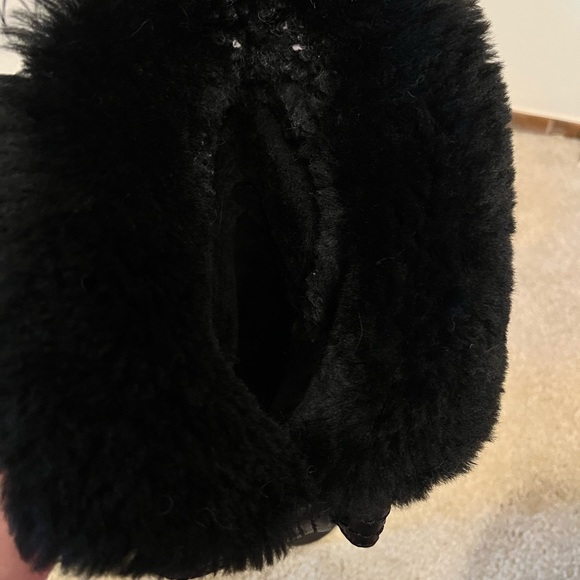 Black Uggs with leather bow - Picture 7 of 8